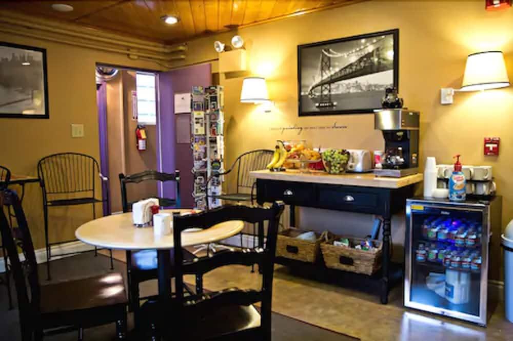 Anchorage Downtown Hotel Екстериор снимка